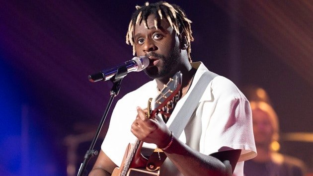 Myles Smith Makes Billboard Alternative Airplay History with “Nice to Meet You” Myles Smith performs live following Billboard Alternative Airplay chart success