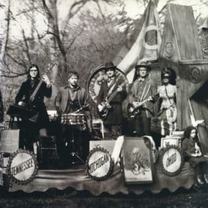 Home The Raconteurs-0